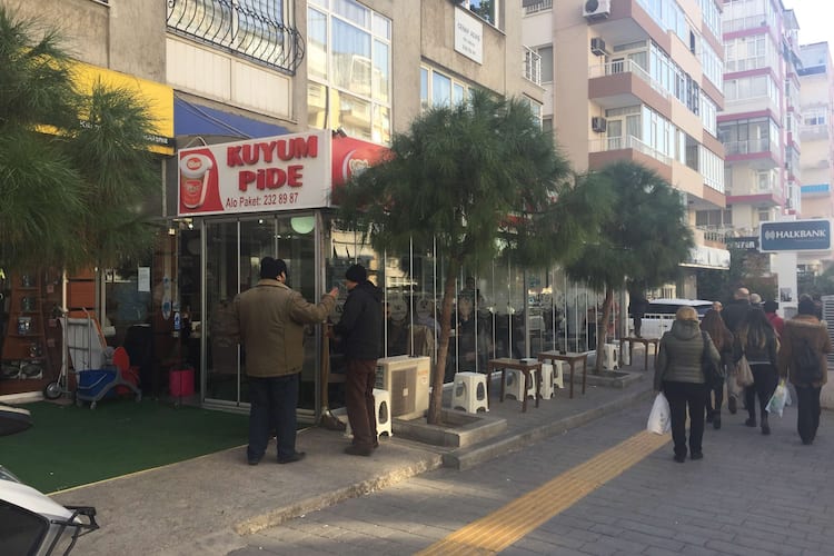 Meshur Kuyum Pide Salonu Inonu Caddesi Izmir Zomato